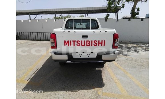 Acheter Import Voiture Mitsubishi L200 Blanc à Import - Dubai, Comté de Bomi Acheter Import Voiture Mitsubishi L200 Blanc à Import - Dubai, Comté de Bomi
