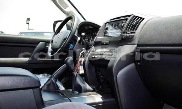 Acheter Neuf Voiture Toyota Land Cruiser Blanc à Barclayville, Grand Kru County Acheter Neuf Voiture Toyota Land Cruiser Blanc à Barclayville, Grand Kru County