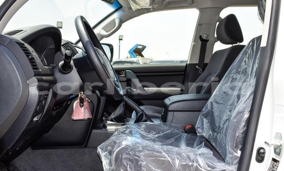 Acheter Neuf Voiture Toyota Land Cruiser Blanc à Barclayville, Grand Kru County Acheter Neuf Voiture Toyota Land Cruiser Blanc à Barclayville, Grand Kru County