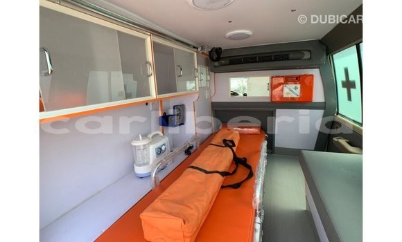 Acheter Import Voiture Toyota Land Cruiser Blanc à Import - Dubai, Comté de Bomi Acheter Import Voiture Toyota Land Cruiser Blanc à Import - Dubai, Comté de Bomi