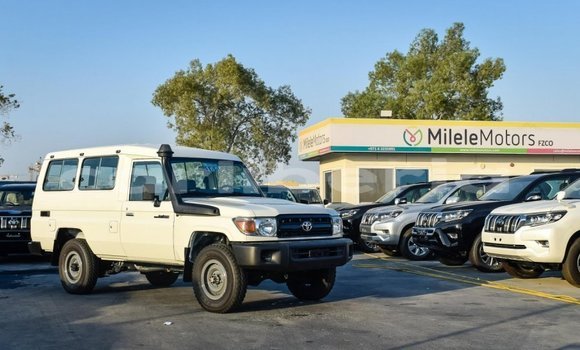 Acheter Neuf Voiture Toyota Land Cruiser Blanc à Barclayville, Grand Kru County Acheter Neuf Voiture Toyota Land Cruiser Blanc à Barclayville, Grand Kru County