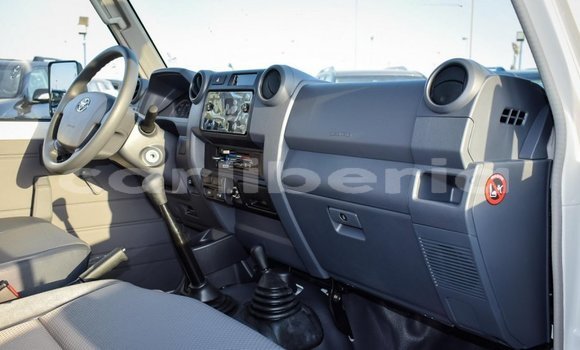 Acheter Neuf Voiture Toyota Land Cruiser Blanc à Barclayville, Grand Kru County Acheter Neuf Voiture Toyota Land Cruiser Blanc à Barclayville, Grand Kru County