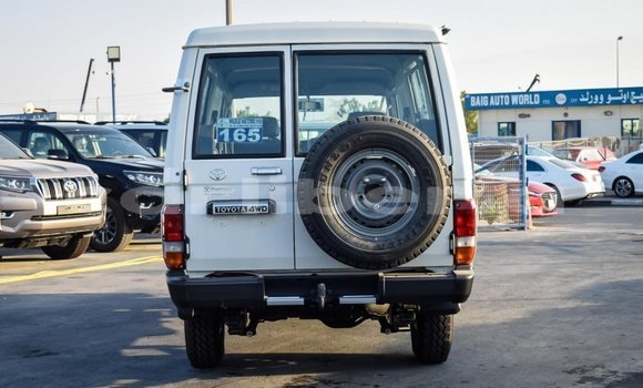 Acheter Neuf Voiture Toyota Land Cruiser Blanc à Barclayville, Grand Kru County Acheter Neuf Voiture Toyota Land Cruiser Blanc à Barclayville, Grand Kru County