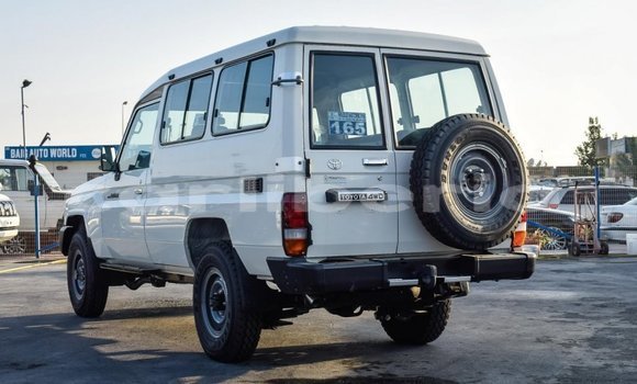 Acheter Neuf Voiture Toyota Land Cruiser Blanc à Barclayville, Grand Kru County Acheter Neuf Voiture Toyota Land Cruiser Blanc à Barclayville, Grand Kru County