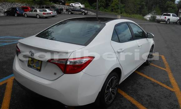 Buy Used Toyota Corolla White Car in Monrovia in Montserrado County Buy Used Toyota Corolla White Car in Monrovia in Montserrado County