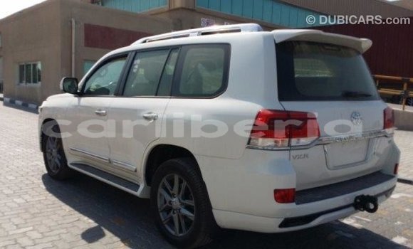 Acheter Import Voiture Toyota Land Cruiser Blanc à Import - Dubai, Comté de Bomi Acheter Import Voiture Toyota Land Cruiser Blanc à Import - Dubai, Comté de Bomi