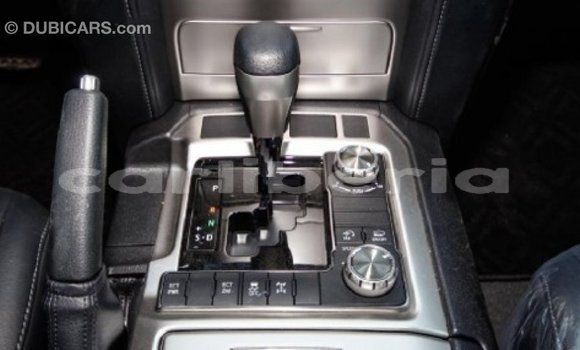 Acheter Import Voiture Toyota Land Cruiser Blanc à Import - Dubai, Comté de Bomi Acheter Import Voiture Toyota Land Cruiser Blanc à Import - Dubai, Comté de Bomi