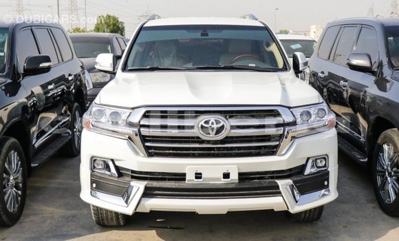 Acheter Import Voiture Toyota Land Cruiser Blanc à Import - Dubai, Comté de Bomi Acheter Import Voiture Toyota Land Cruiser Blanc à Import - Dubai, Comté de Bomi