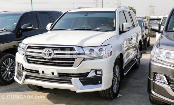 Acheter Import Voiture Toyota Land Cruiser Blanc à Import - Dubai, Comté de Bomi Acheter Import Voiture Toyota Land Cruiser Blanc à Import - Dubai, Comté de Bomi