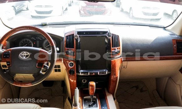 Acheter Import Voiture Toyota Land Cruiser Blanc à Import - Dubai, Comté de Bomi Acheter Import Voiture Toyota Land Cruiser Blanc à Import - Dubai, Comté de Bomi