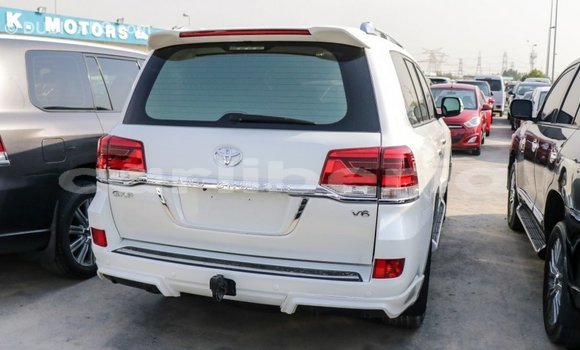 Acheter Import Voiture Toyota Land Cruiser Blanc à Import - Dubai, Comté de Bomi Acheter Import Voiture Toyota Land Cruiser Blanc à Import - Dubai, Comté de Bomi