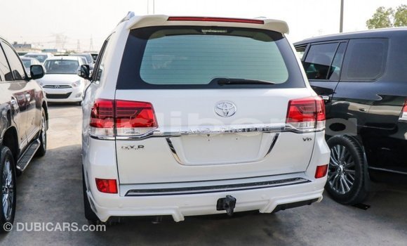 Acheter Import Voiture Toyota Land Cruiser Blanc à Import - Dubai, Comté de Bomi Acheter Import Voiture Toyota Land Cruiser Blanc à Import - Dubai, Comté de Bomi