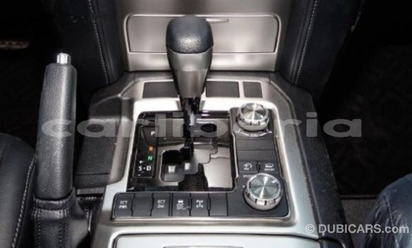 Acheter Import Voiture Toyota Land Cruiser Blanc à Import - Dubai, Comté de Bomi Acheter Import Voiture Toyota Land Cruiser Blanc à Import - Dubai, Comté de Bomi