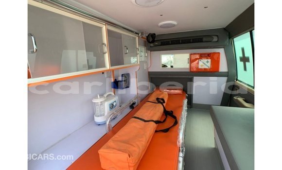 Acheter Import Voiture Toyota Land Cruiser Beige à Import - Dubai, Comté de Bomi Acheter Import Voiture Toyota Land Cruiser Beige à Import - Dubai, Comté de Bomi