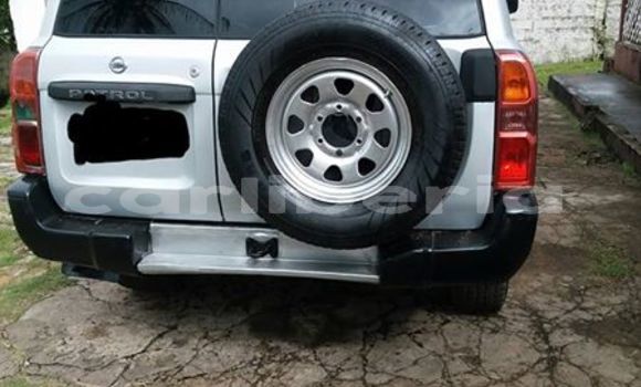 Buy Used Nissan Patrol White Car in Monrovia in Montserrado County