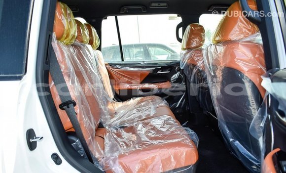 Acheter Import Voiture Lexus LX Blanc à Import - Dubai, Comté de Bomi Acheter Import Voiture Lexus LX Blanc à Import - Dubai, Comté de Bomi