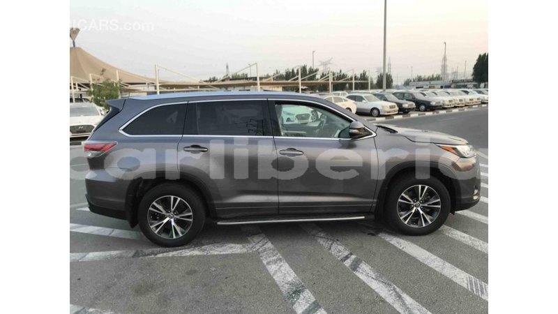 Big with watermark toyota highlander bomi county import dubai 1665