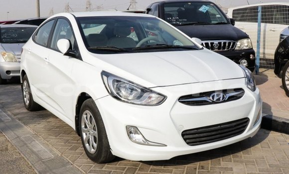 Acheter Import Voiture Hyundai Accent Blanc à Import - Dubai, Comté de Bomi Acheter Import Voiture Hyundai Accent Blanc à Import - Dubai, Comté de Bomi
