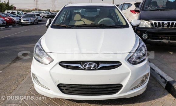 Acheter Import Voiture Hyundai Accent Blanc à Import - Dubai, Comté de Bomi Acheter Import Voiture Hyundai Accent Blanc à Import - Dubai, Comté de Bomi