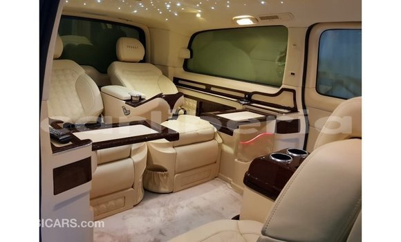 Acheter Import Voiture Mercedes-Benz 250 Noir à Import - Dubai, Comté de Bomi Acheter Import Voiture Mercedes-Benz 250 Noir à Import - Dubai, Comté de Bomi