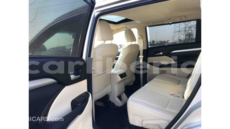 Big with watermark toyota highlander bomi county import dubai 1854