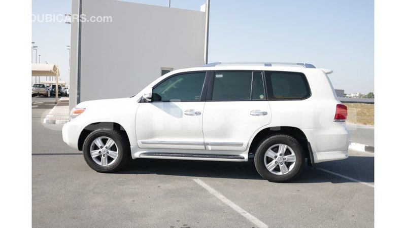 Big with watermark toyota land cruiser bomi county import dubai 1873