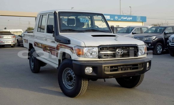 Acheter Import Voiture Toyota Land Cruiser Blanc à Import - Dubai, Comté de Bomi Acheter Import Voiture Toyota Land Cruiser Blanc à Import - Dubai, Comté de Bomi
