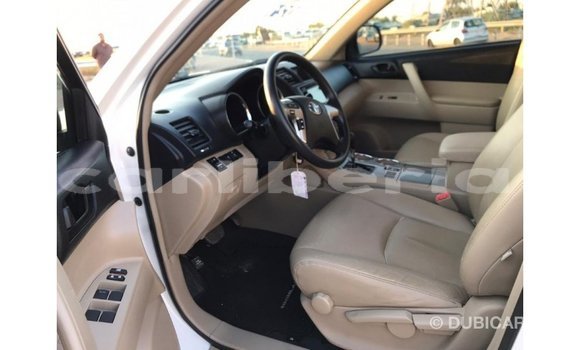 Buy Import Toyota Highlander White Car in Import - Dubai in Bomi County Buy Import Toyota Highlander White Car in Import - Dubai in Bomi County