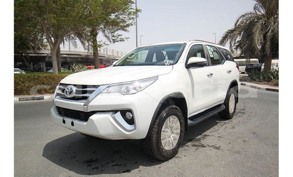 Acheter Import Voiture Toyota Fortuner Blanc à Import - Dubai, Comté de Bomi Acheter Import Voiture Toyota Fortuner Blanc à Import - Dubai, Comté de Bomi