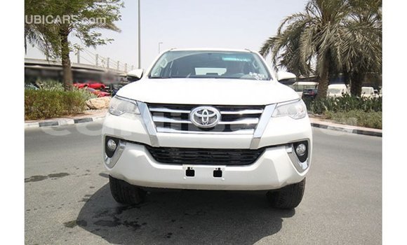 Acheter Import Voiture Toyota Fortuner Blanc à Import - Dubai, Comté de Bomi Acheter Import Voiture Toyota Fortuner Blanc à Import - Dubai, Comté de Bomi