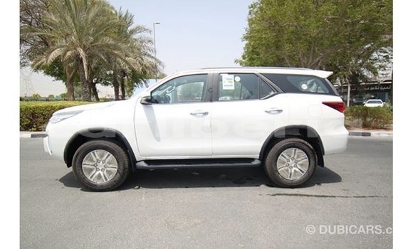 Acheter Import Voiture Toyota Fortuner Blanc à Import - Dubai, Comté de Bomi Acheter Import Voiture Toyota Fortuner Blanc à Import - Dubai, Comté de Bomi