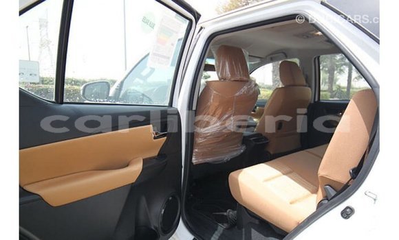 Acheter Import Voiture Toyota Fortuner Blanc à Import - Dubai, Comté de Bomi Acheter Import Voiture Toyota Fortuner Blanc à Import - Dubai, Comté de Bomi