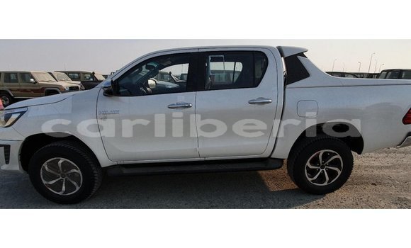 Acheter Import Voiture Toyota Hilux Blanc à Import - Dubai, Comté de Bomi Acheter Import Voiture Toyota Hilux Blanc à Import - Dubai, Comté de Bomi