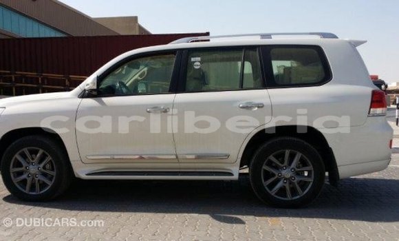 Acheter Import Voiture Toyota Land Cruiser Blanc à Import - Dubai, Comté de Bomi Acheter Import Voiture Toyota Land Cruiser Blanc à Import - Dubai, Comté de Bomi