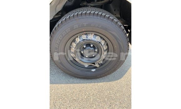 Acheter Import Voiture Toyota Hilux Blanc à Import - Dubai, Comté de Bomi Acheter Import Voiture Toyota Hilux Blanc à Import - Dubai, Comté de Bomi