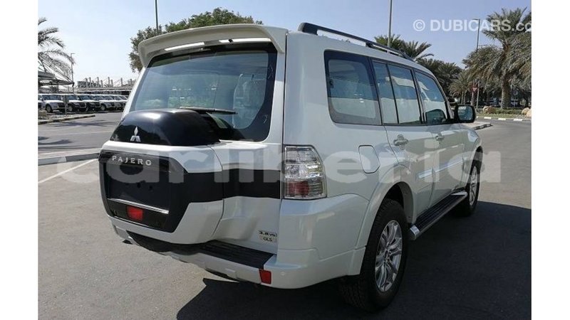 Big with watermark mitsubishi pajero bomi county import dubai 2208