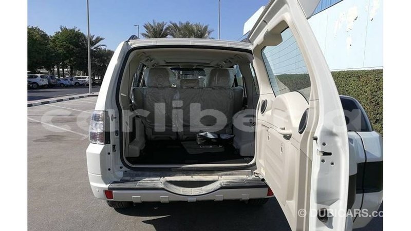 Big with watermark mitsubishi pajero bomi county import dubai 2208