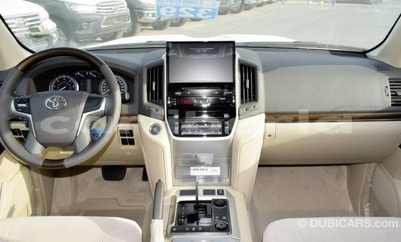 Acheter Import Voiture Toyota Land Cruiser Blanc à Import - Dubai, Comté de Bomi Acheter Import Voiture Toyota Land Cruiser Blanc à Import - Dubai, Comté de Bomi