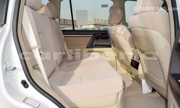 Acheter Import Voiture Toyota Land Cruiser Blanc à Import - Dubai, Comté de Bomi Acheter Import Voiture Toyota Land Cruiser Blanc à Import - Dubai, Comté de Bomi