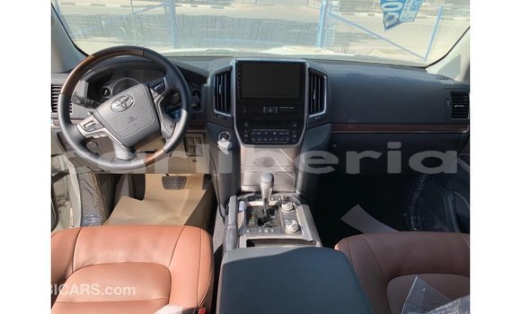 Acheter Import Voiture Toyota Land Cruiser Blanc à Import - Dubai, Comté de Bomi Acheter Import Voiture Toyota Land Cruiser Blanc à Import - Dubai, Comté de Bomi