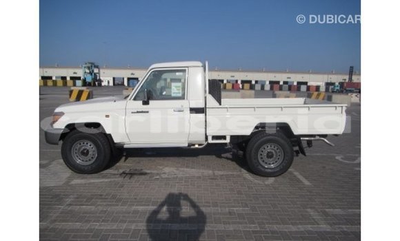 Acheter Import Voiture Toyota Land Cruiser Blanc à Import - Dubai, Comté de Bomi Acheter Import Voiture Toyota Land Cruiser Blanc à Import - Dubai, Comté de Bomi