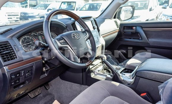 Acheter Import Voiture Toyota Land Cruiser Blanc à Import - Dubai, Comté de Bomi Acheter Import Voiture Toyota Land Cruiser Blanc à Import - Dubai, Comté de Bomi