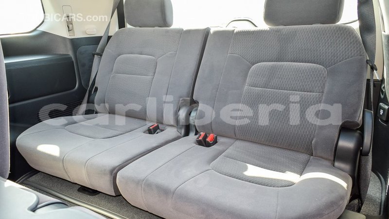 Big with watermark toyota land cruiser bomi county import dubai 2277