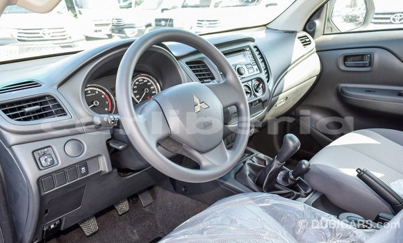 Acheter Import Voiture Mitsubishi L200 Blanc à Import - Dubai, Comté de Bomi Acheter Import Voiture Mitsubishi L200 Blanc à Import - Dubai, Comté de Bomi
