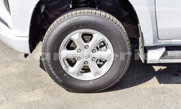 Acheter Import Voiture Mitsubishi L200 Blanc à Import - Dubai, Comté de Bomi Acheter Import Voiture Mitsubishi L200 Blanc à Import - Dubai, Comté de Bomi