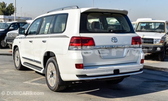 Acheter Import Voiture Toyota Land Cruiser Blanc à Import - Dubai, Comté de Bomi Acheter Import Voiture Toyota Land Cruiser Blanc à Import - Dubai, Comté de Bomi