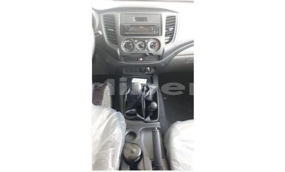 Buy Import Mitsubishi L200 White Car in Import - Dubai in Bomi County