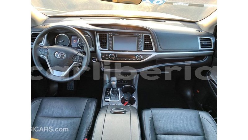 Big with watermark toyota highlander bomi county import dubai 2307