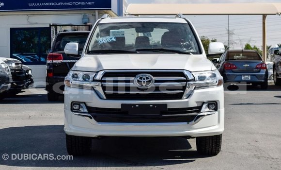 Acheter Import Voiture Toyota Land Cruiser Blanc à Import - Dubai, Comté de Bomi Acheter Import Voiture Toyota Land Cruiser Blanc à Import - Dubai, Comté de Bomi