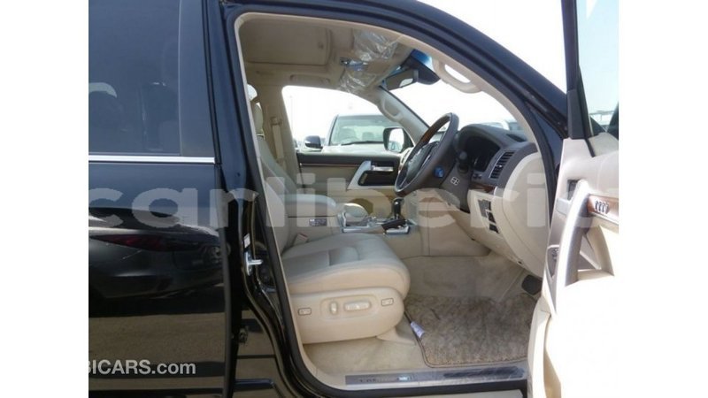 Big with watermark toyota land cruiser bomi county import dubai 2486